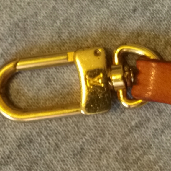 Louis Vuitton Pochette Monogram W/strap - Picture 6 of 13